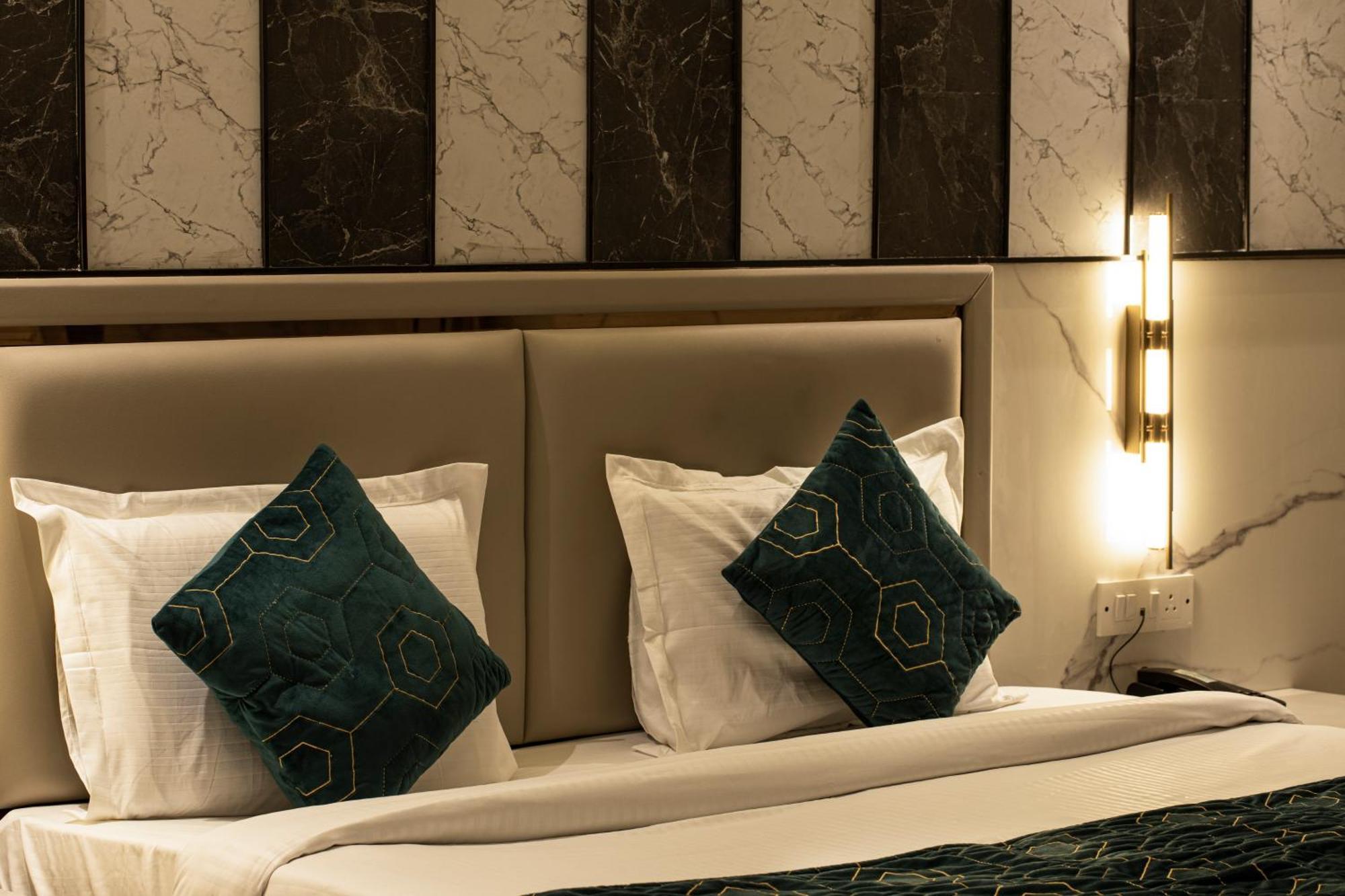 Hotel International Inn By Star Group - Near Delhi Airport Нью-Дели Экстерьер фото