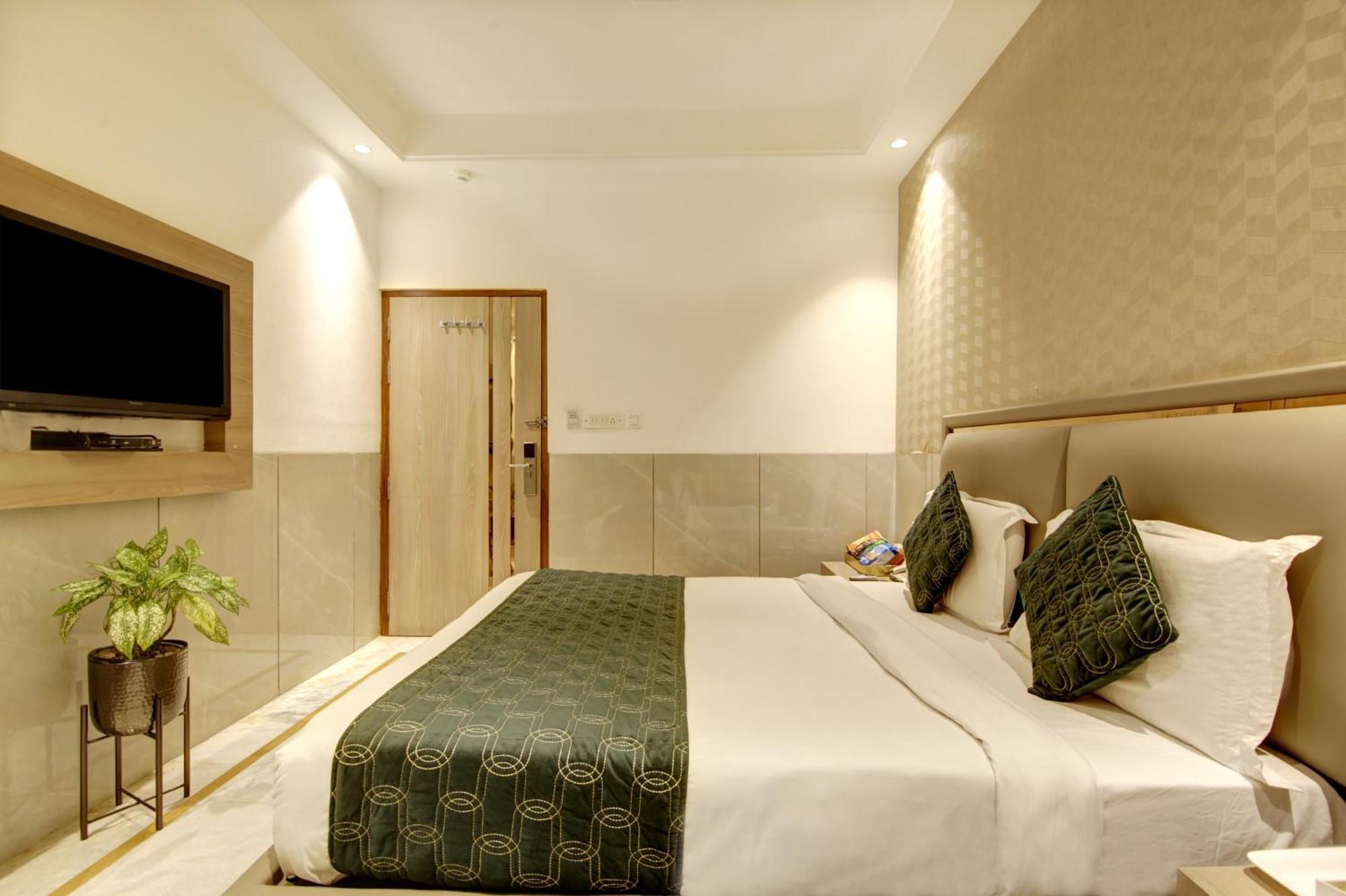 Hotel International Inn By Star Group - Near Delhi Airport Нью-Дели Экстерьер фото