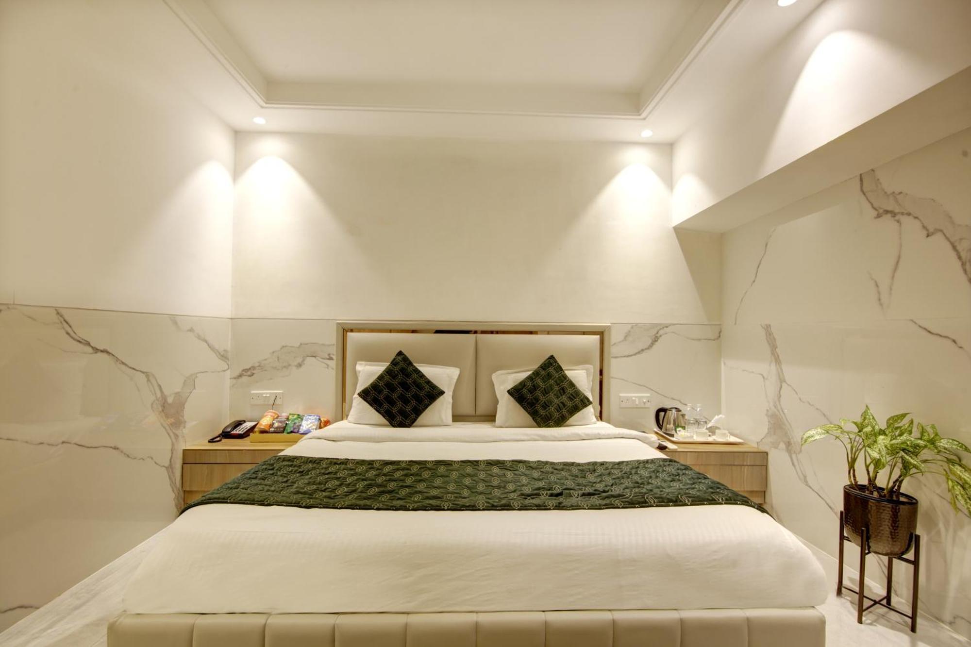 Hotel International Inn By Star Group - Near Delhi Airport Нью-Дели Экстерьер фото